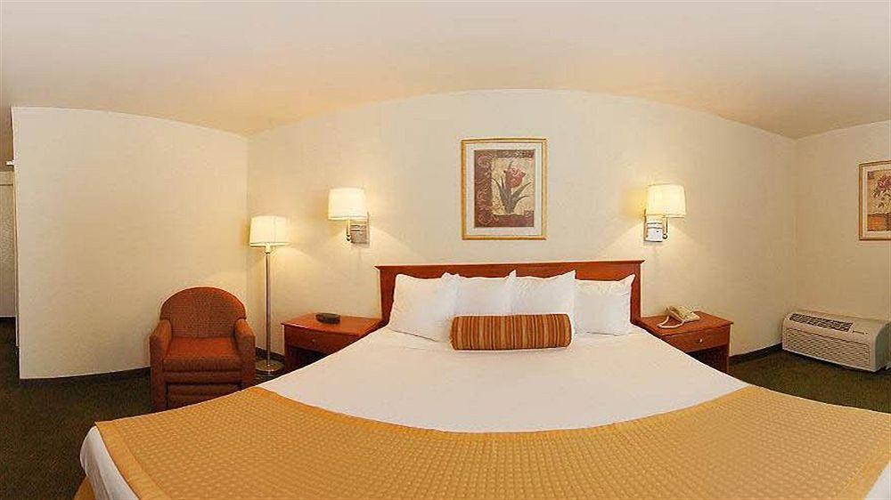 Surestay Hotel By Best Western Ист-Брунсвик Экстерьер фото
