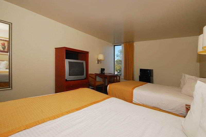 Surestay Hotel By Best Western Ист-Брунсвик Экстерьер фото